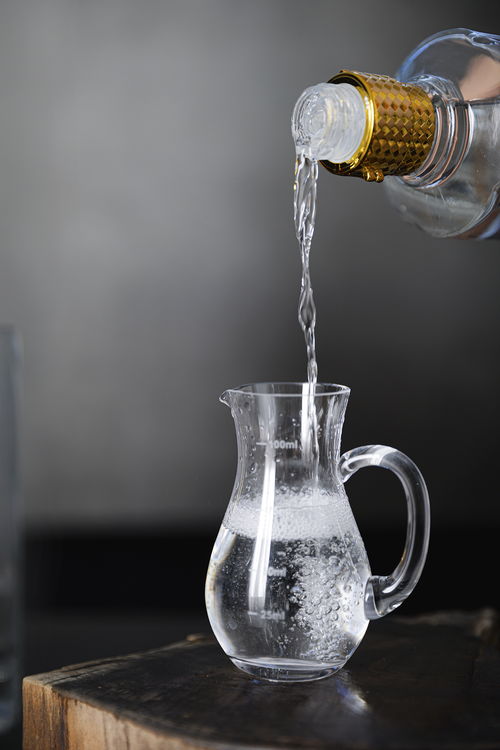 白酒送禮有講究，濃香與醬香大不同——酒迎天下為您詳解